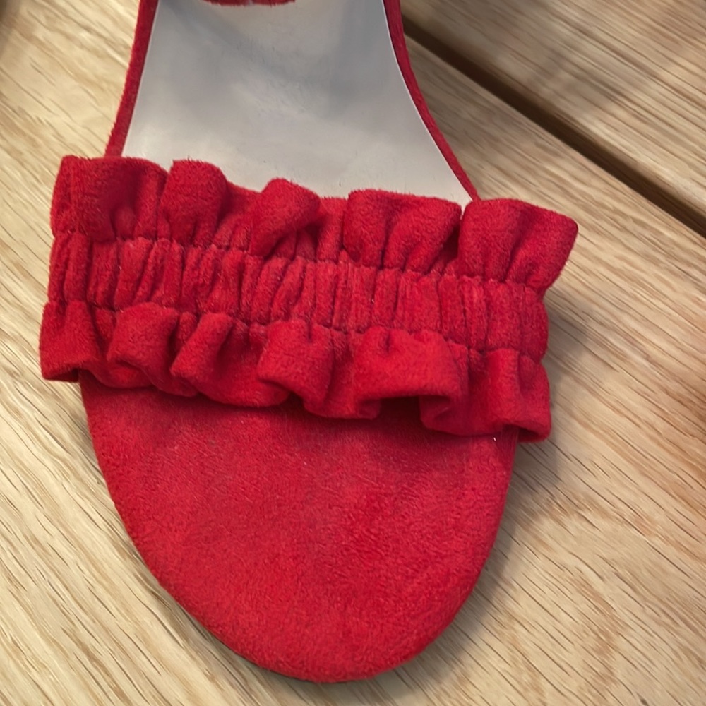 Red Heels - Picture 3 of 4